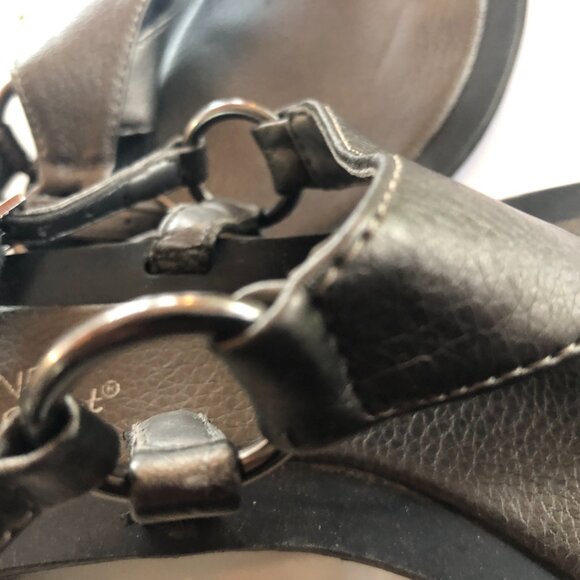 brown thong sandals - Picture 2 of 6